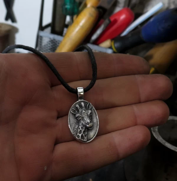 Giraffe silver pendant - Image 3