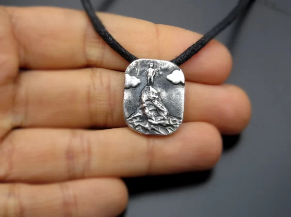 Silver victory pendant - a man on high mountain - Image 2