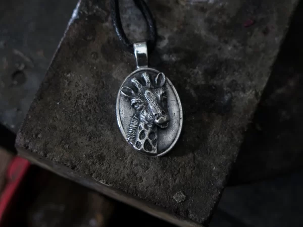 Giraffe silver pendant - Image 4