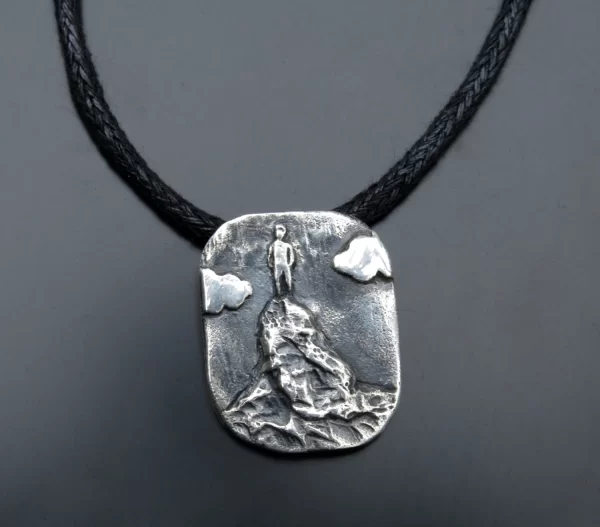 Silver victory pendant - a man on high mountain - Image 3