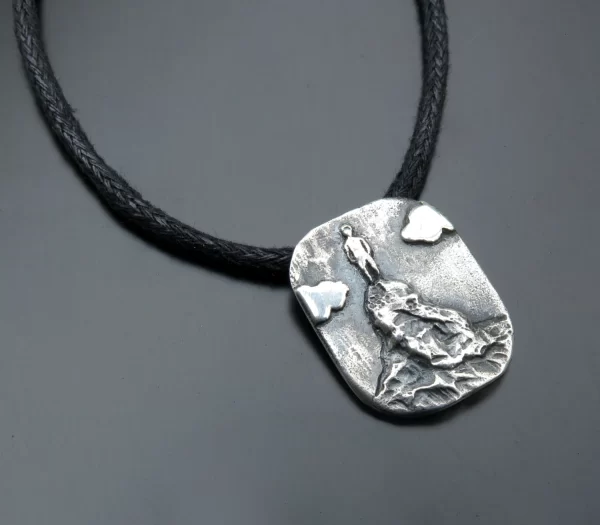 Silver victory pendant - a man on high mountain - Image 4