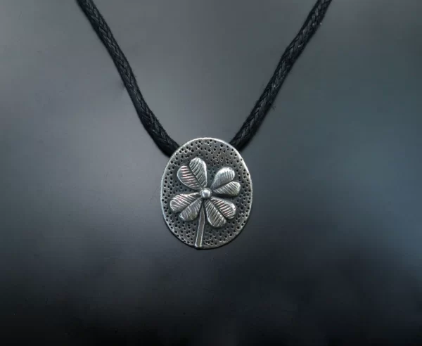 Silver 4 leaf clover pendant - Image 2