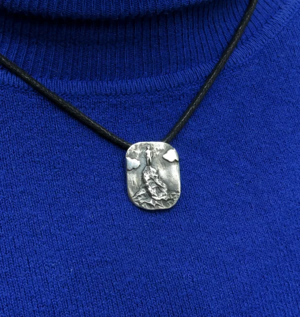 Silver victory pendant - a man on high mountain - Image 6