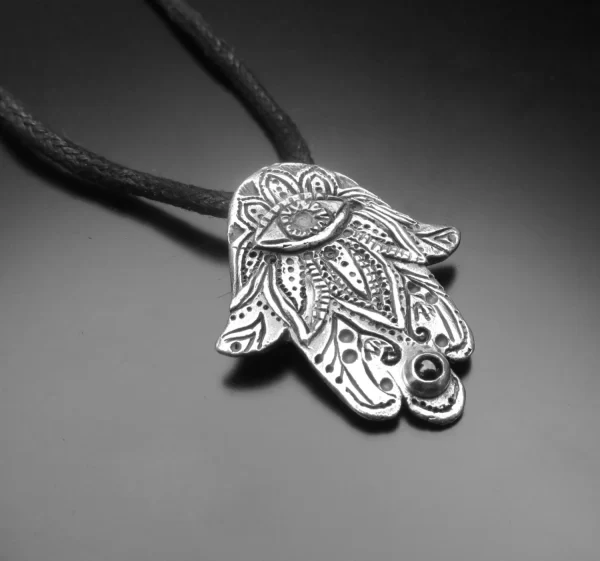 Hamsa silver pendant with garnet stone - Image 3